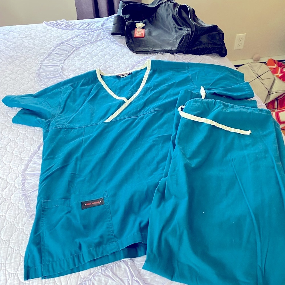 Scrubs by Melrose. Teal w/white 2 pocket top 1 pocket pants w/ drawstring.  Lg